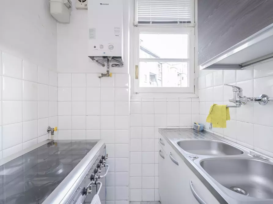 Immagine 9 di Trilocale in vendita  in Via Aosta 60 a Torino