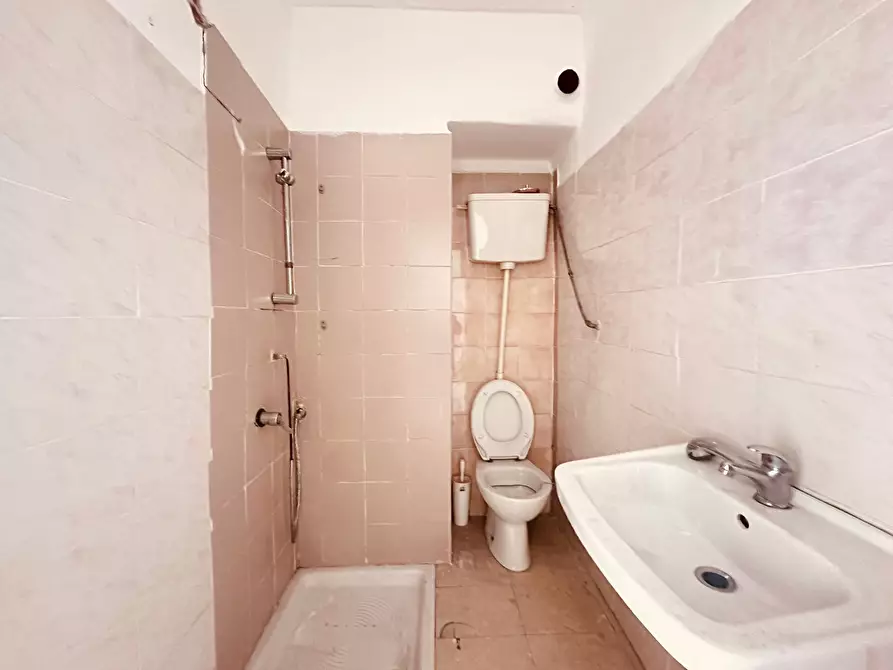 Immagine 25 di Bilocale in vendita  in Via San Donato 27 a Torino