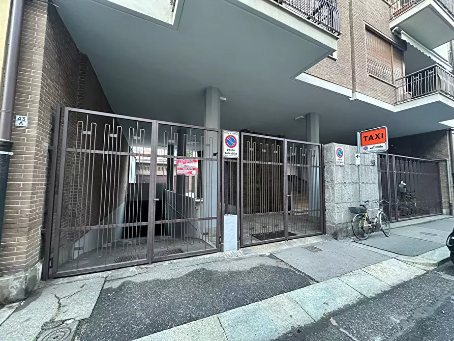 Immagine 10 di Garage in vendita  in Via Pesaro 45 a Torino