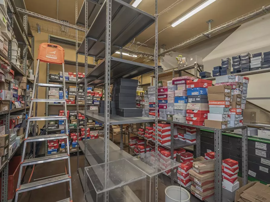 Immagine 16 di Attività commerciale in affitto  in Via Antonio Gramsci 15 a Torino