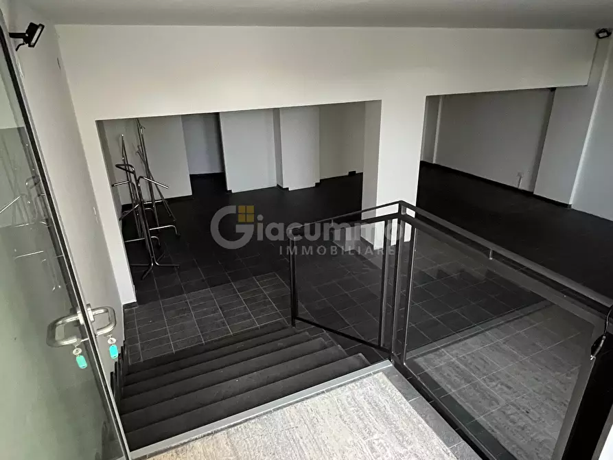 Immagine 8 di Locale commerciale in affitto  in Via Orazio Petruccelli 20 a Potenza