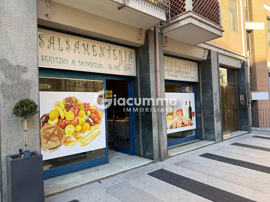 Immagine 4 di Locale commerciale in vendita  in Via Giuseppe Mazzini 23 a Potenza