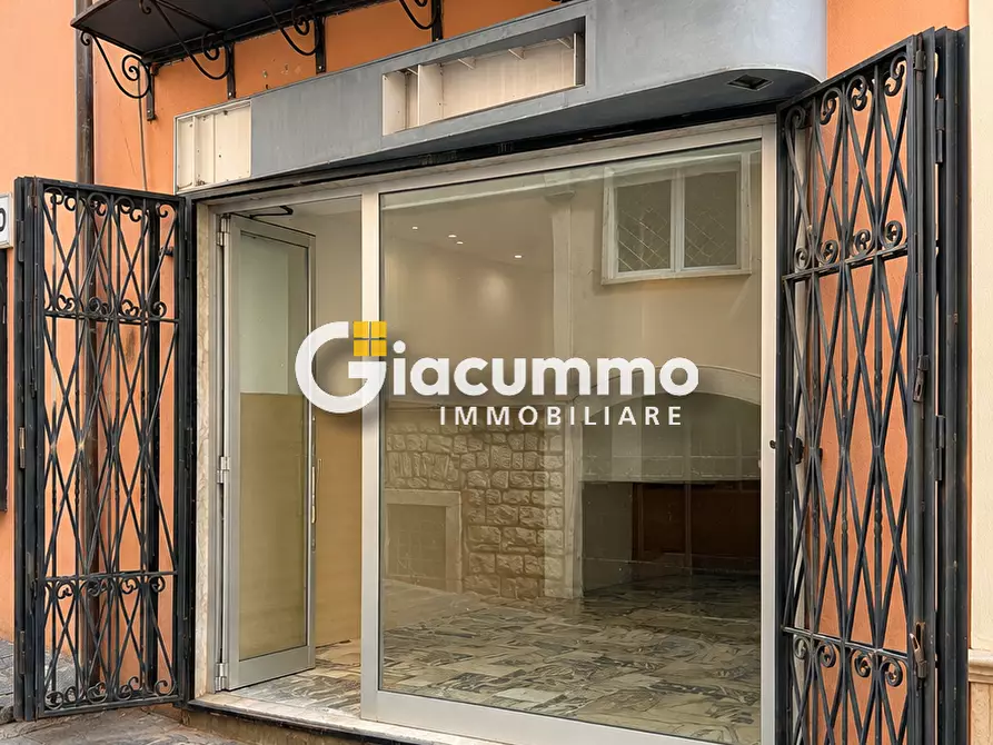 Immagine 3 di Locale commerciale in vendita  in Via Fratelli Bandiera 1 a Potenza