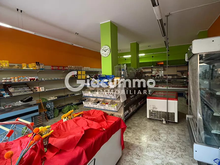 Immagine 8 di Locale commerciale in vendita  in Via Giuseppe Mazzini 23 a Potenza