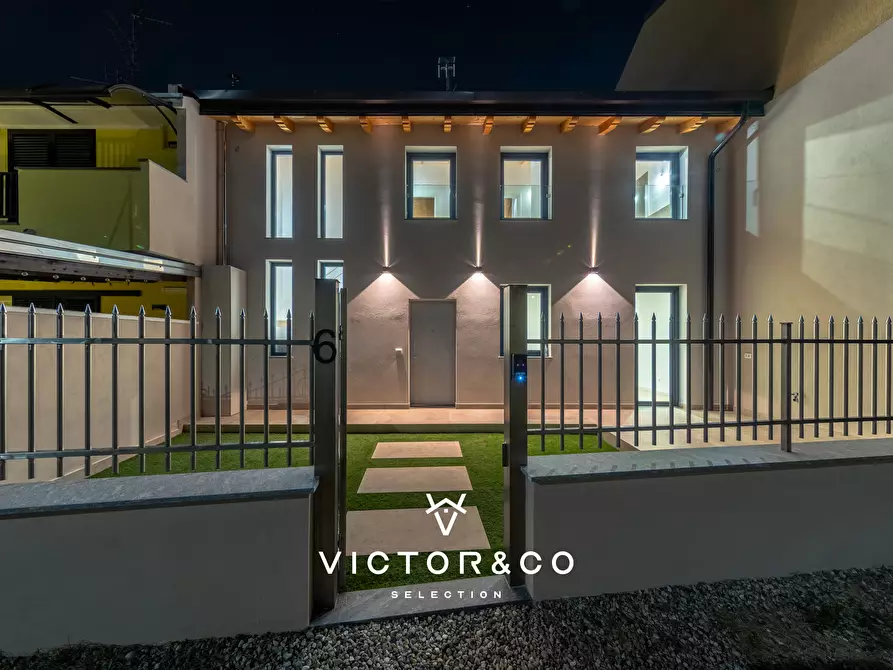 Immagine 33 di Villa in vendita  in Vicolo G. Brustio 1 a Galliate