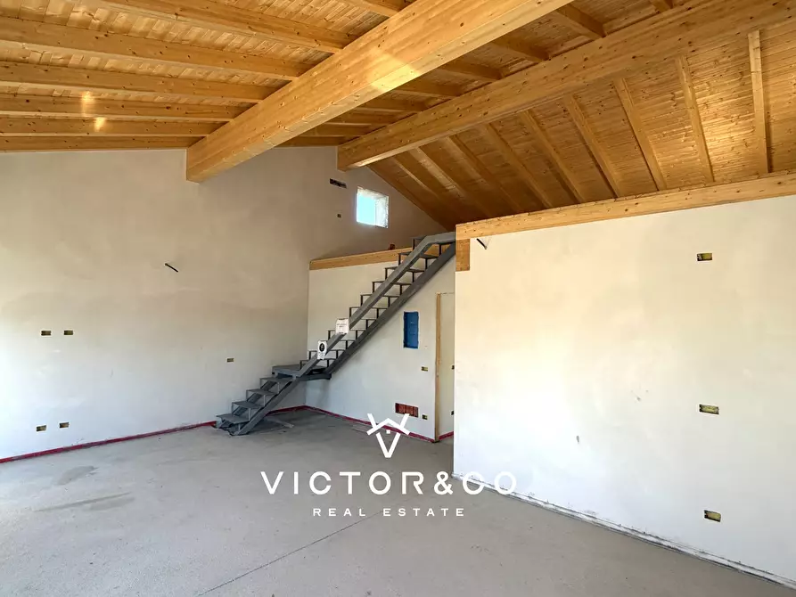 Immagine 2 di Villa in vendita  in Via Isonzo 6 a Oleggio