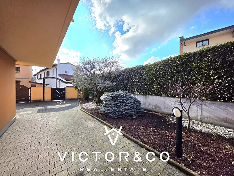 Immagine 16 di Bilocale in vendita  in Via Valsesia 16 a Novara