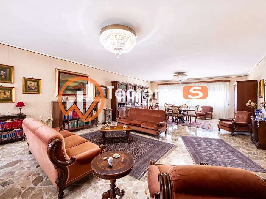 Immagine 1 di Appartamento in vendita  in Via Serradifalco a Palermo