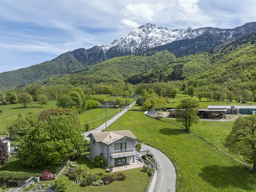 Immagine 11 di Villa in vendita  in Via Colombèe 11 a Colico