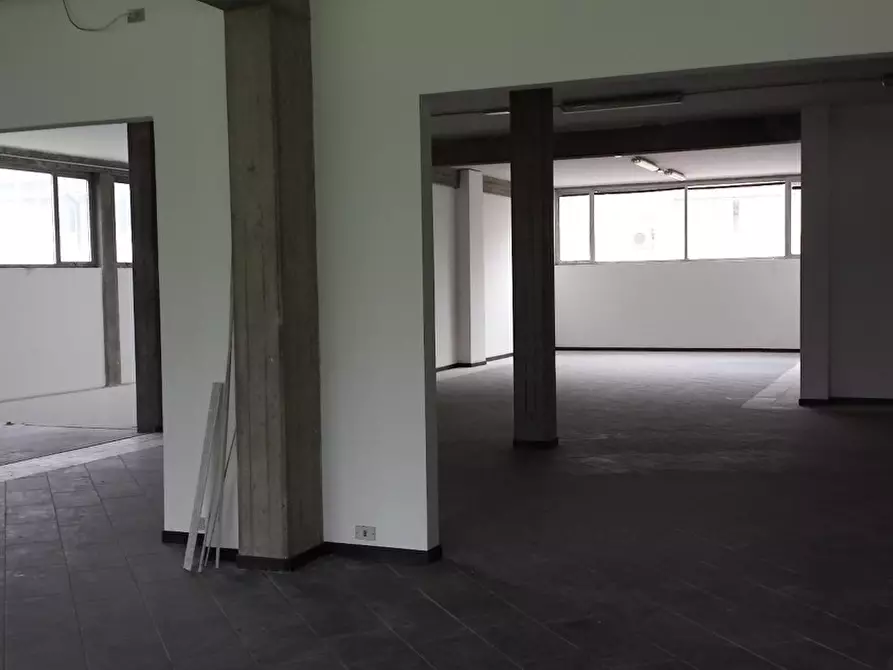 Immagine 27 di Attività artigianale in vendita  a Collecchio