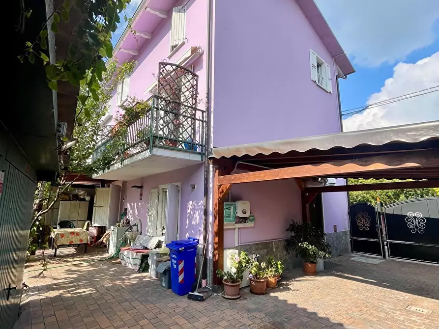 Immagine 1 di Terratetto in vendita  a Collecchio