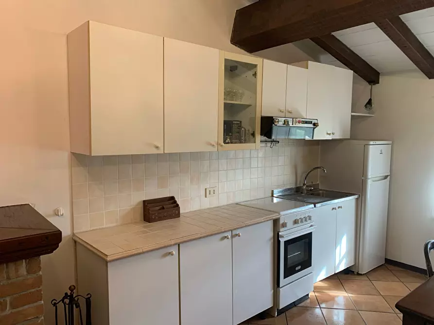 Immagine 5 di Trilocale in affitto  a Varano De' Melegari