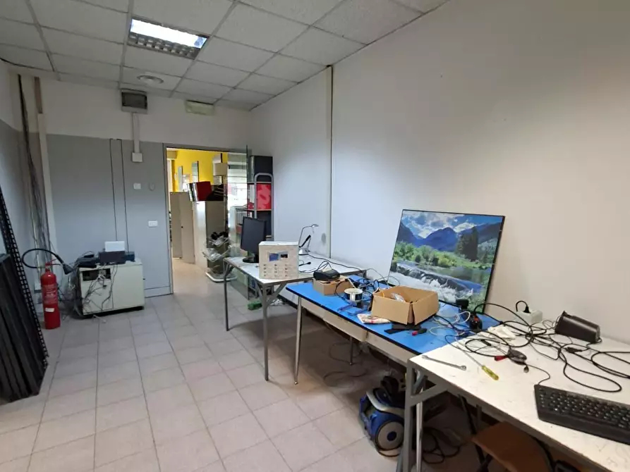 Immagine 11 di Ufficio in vendita  a Parma