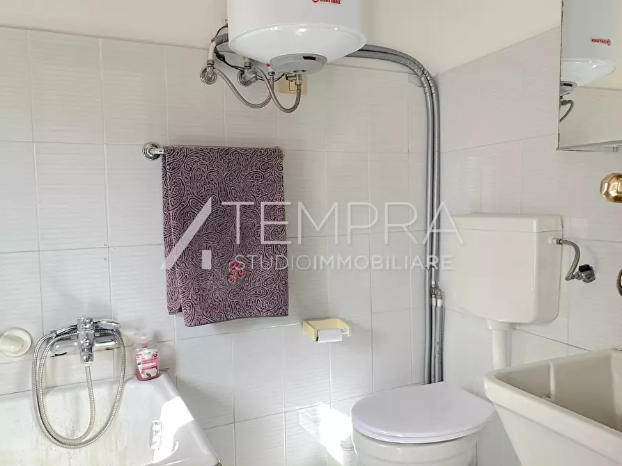 Immagine 11 di Casa indipendente in vendita  a Adrano