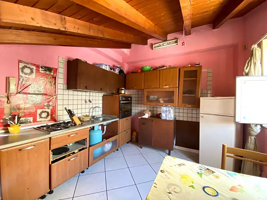 Immagine 10 di Casa bifamiliare in vendita  a Adrano