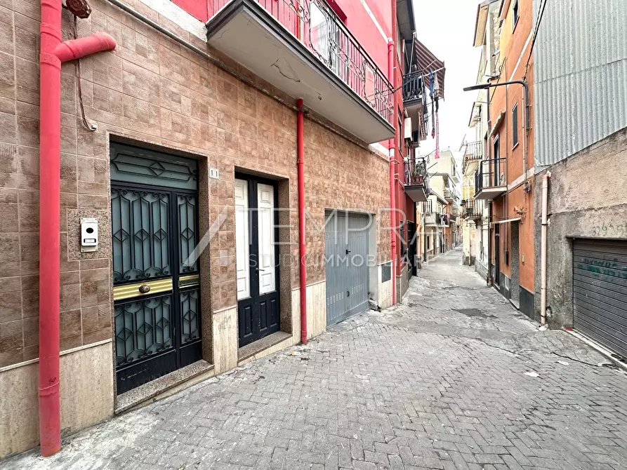Immagine 2 di Casa indipendente in vendita  a Adrano