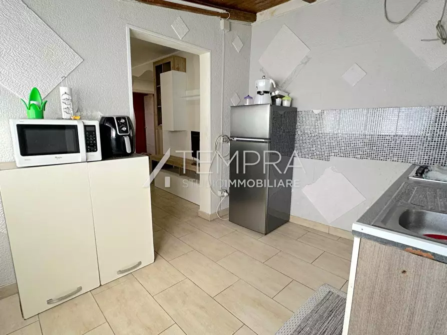 Immagine 15 di Appartamento in vendita  in Via Cipollone a Adrano