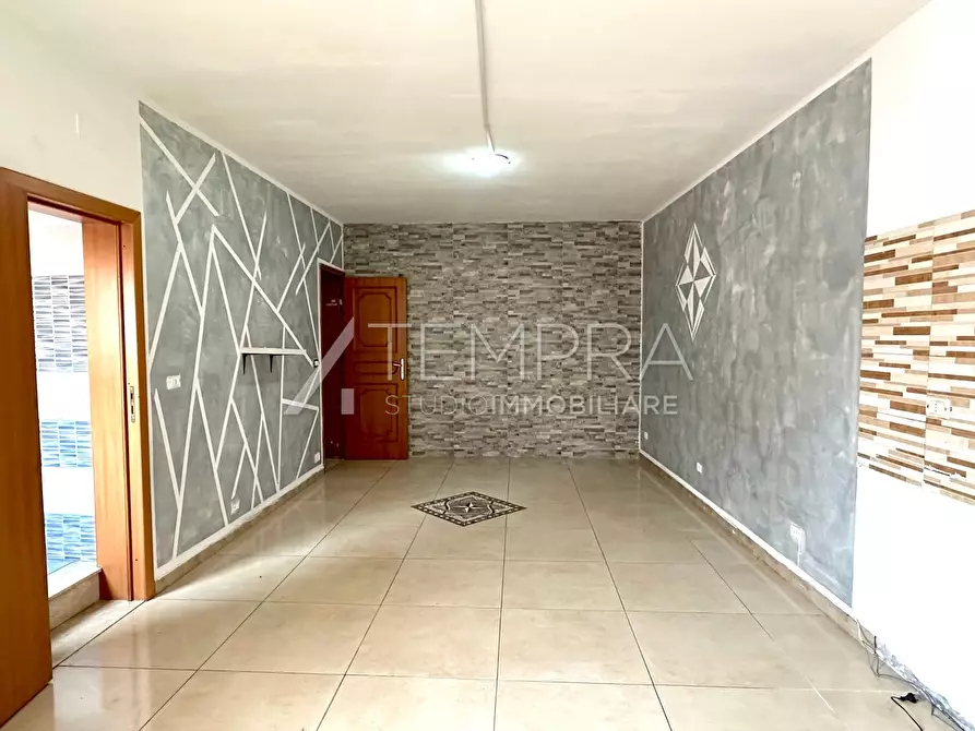 Immagine 4 di Casa indipendente in vendita  a Adrano