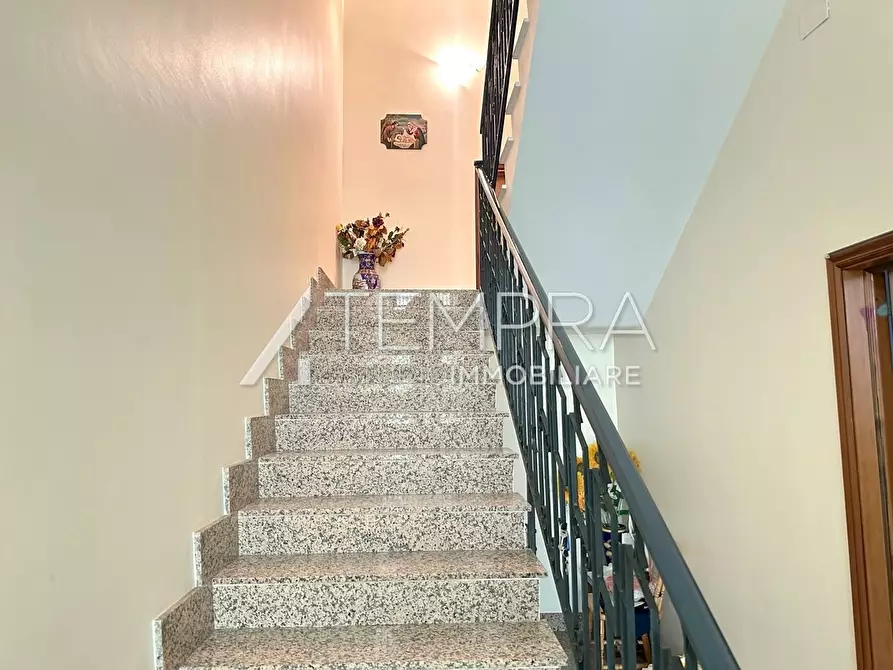 Immagine 7 di Casa indipendente in vendita  a Adrano