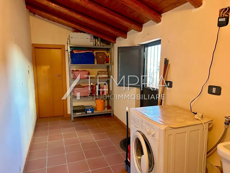 Immagine 18 di Casa indipendente in vendita  a Adrano