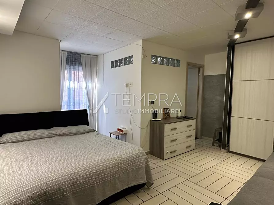 Immagine 6 di Casa indipendente in vendita  a Adrano