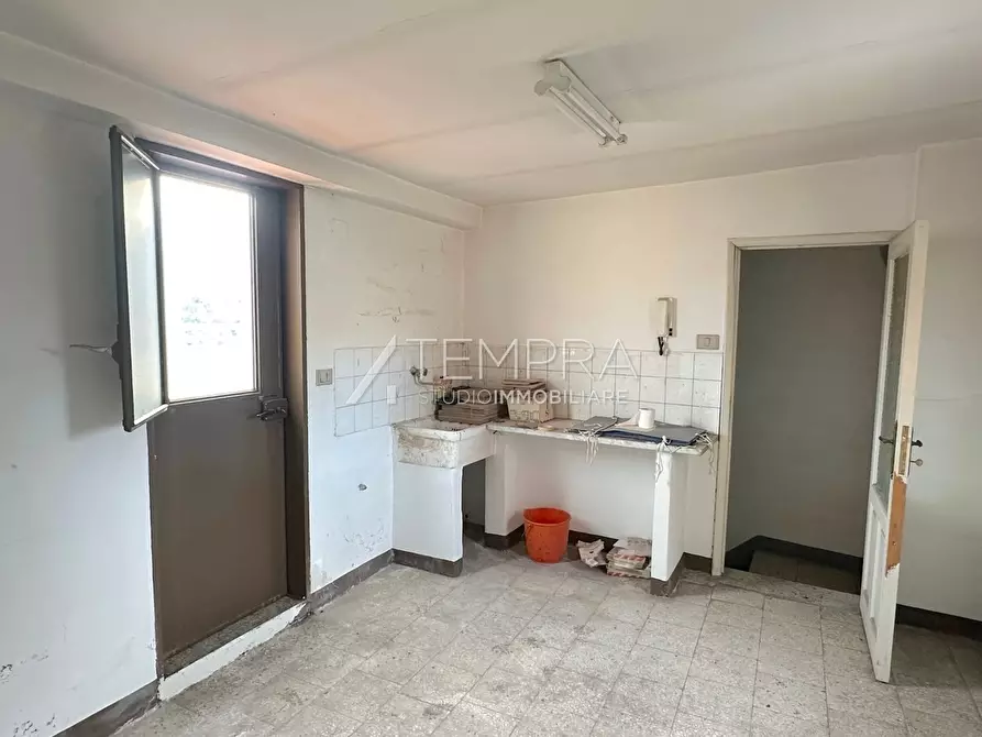 Immagine 27 di Casa indipendente in vendita  a Adrano