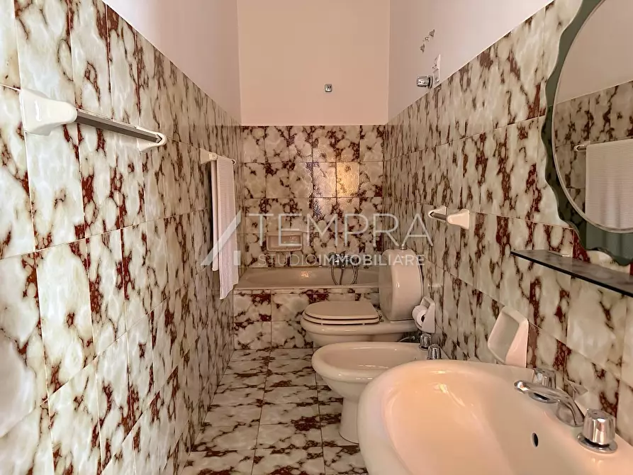 Immagine 11 di Appartamento in vendita  in VIA TOMMASEO 35 a Adrano