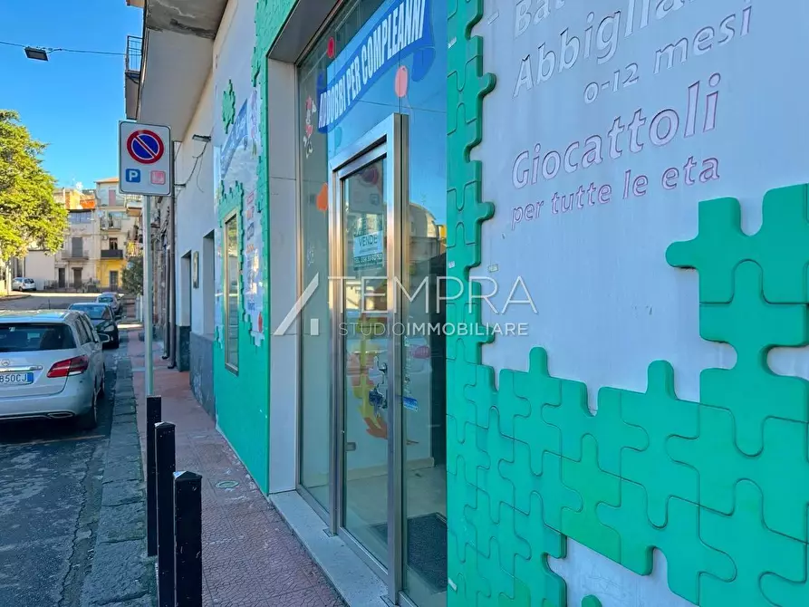 Immagine 3 di Locale commerciale in vendita  a Adrano