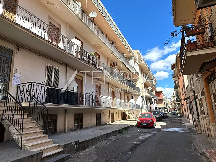 Immagine 38 di Appartamento in vendita  in Via Catanzaro a Adrano