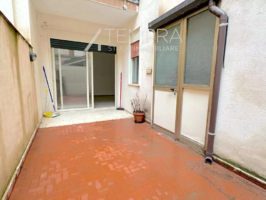 Immagine 7 di Appartamento in vendita  in Via Ninfa Talia a Adrano
