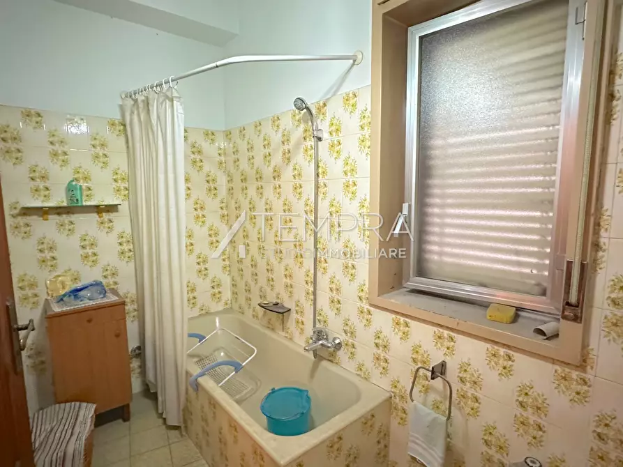 Immagine 16 di Appartamento in vendita  a Adrano