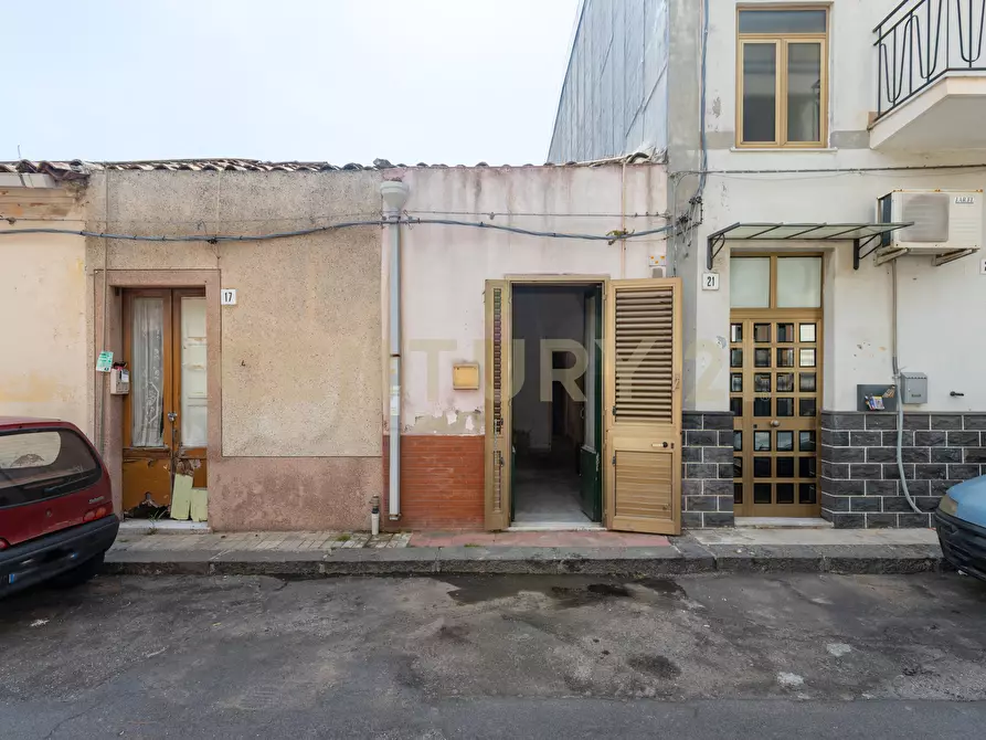 Immagine 21 di Casa indipendente in vendita  in Via Duca di Massa 17/19 a Aci Castello