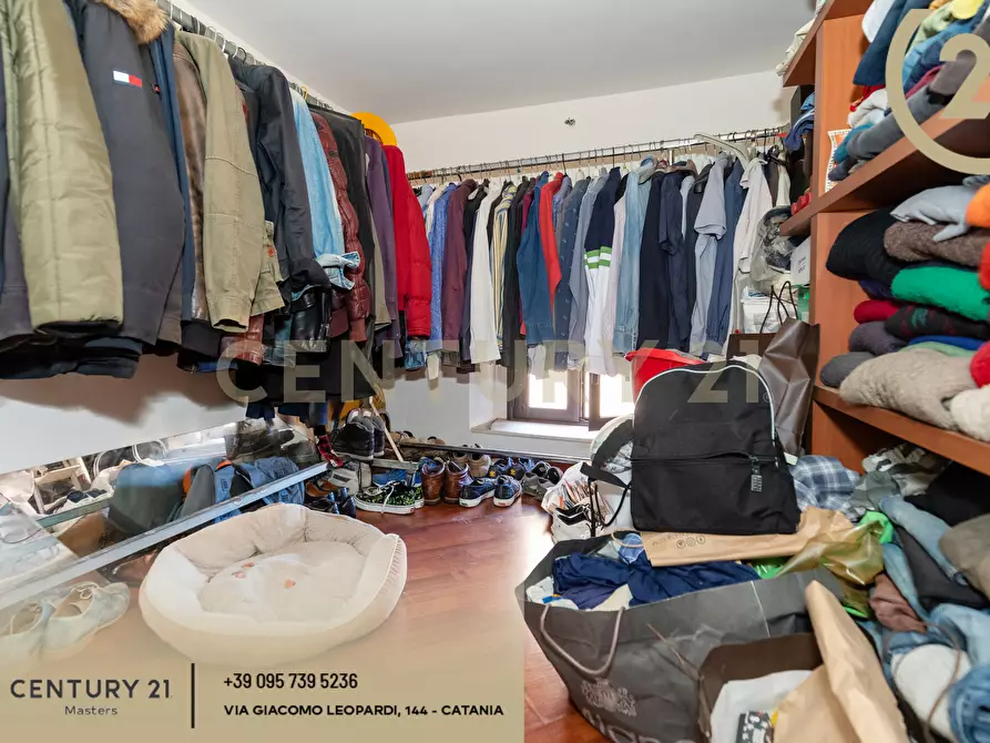 Immagine 115 di Pentalocale in vendita  in Via Etnea 196 a Catania