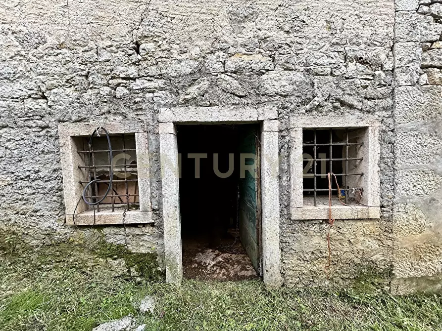 Immagine 1 di Rustico / casale in vendita  in Contrada Tezze a Velo Veronese