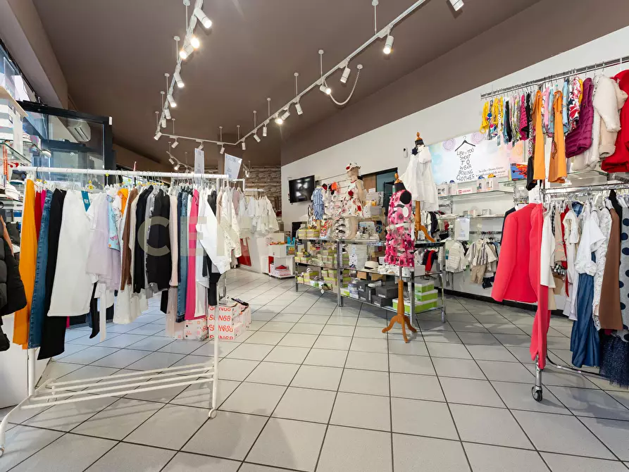 Immagine 27 di Attività commerciale in vendita  in Via Vittorio Emanuele 214 a Belpasso