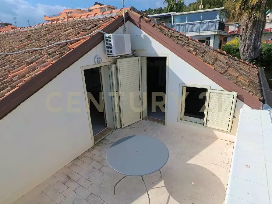 Immagine 33 di Villa in vendita  in Via Livorno 97 a Aci Castello