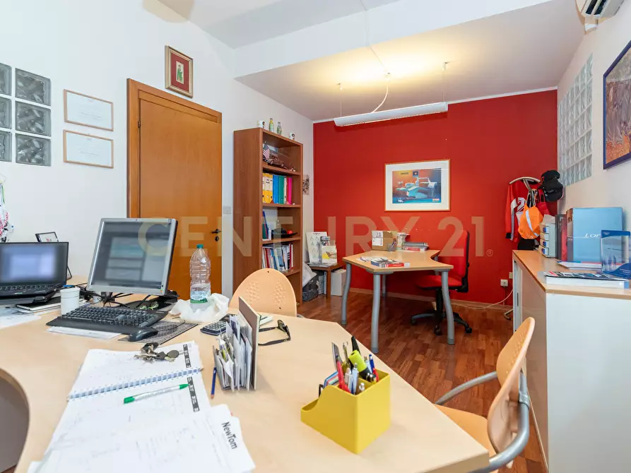 Immagine 16 di Pentalocale in vendita  in Via Pietra dell'Ova 396396 a Tremestieri Etneo