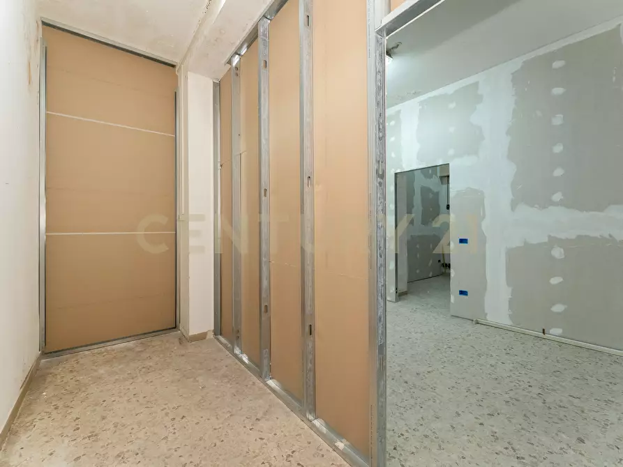 Immagine 19 di Pentalocale in vendita  in Via Duca Degli Abruzzi 54 a Catania