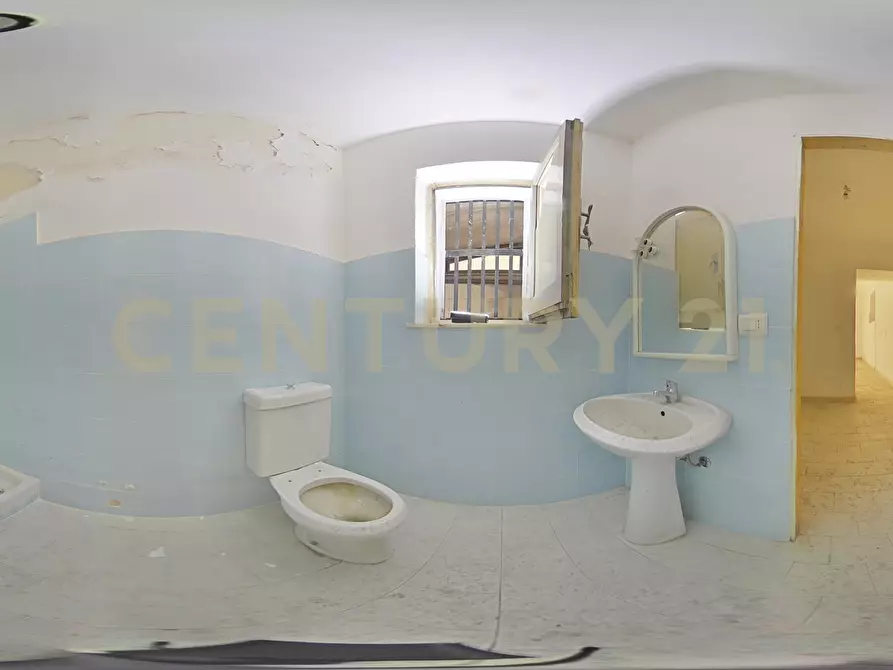 Immagine 3 di Locale commerciale in vendita  in Via Nizzeti 3 a Tremestieri Etneo