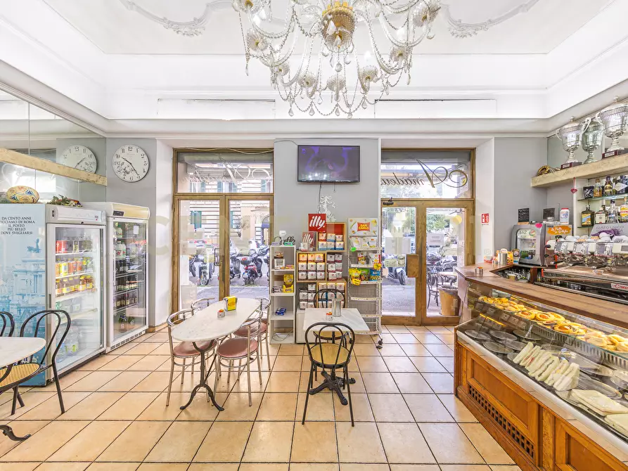 Immagine 6 di Quadrilocale in vendita  in Via Nemorense 26/28 a Roma