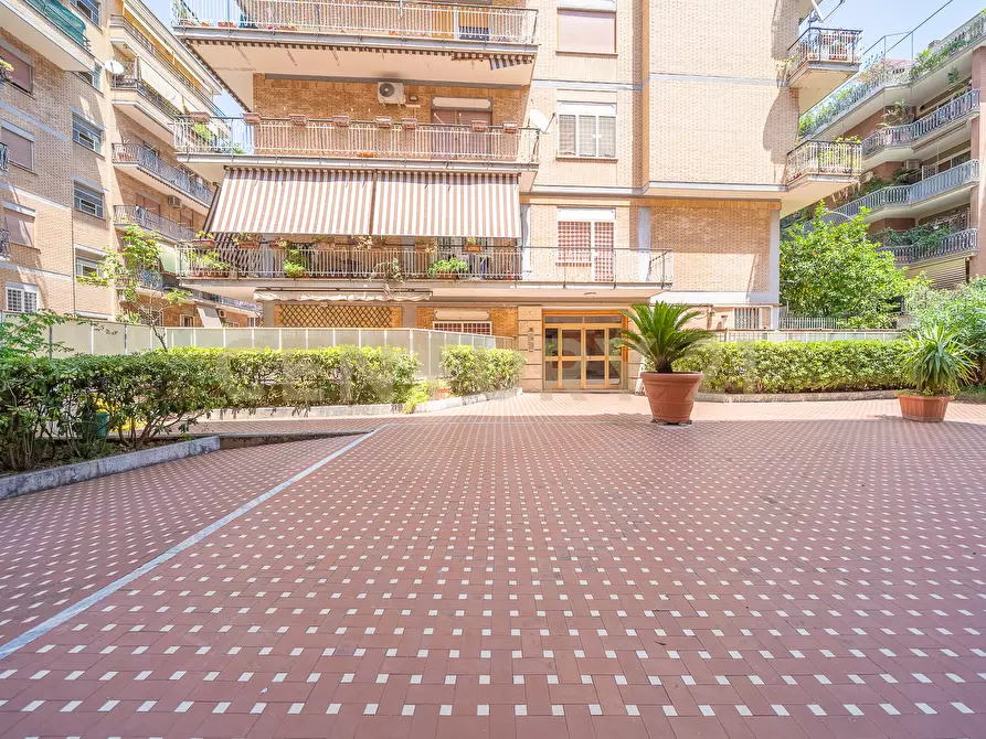 Immagine 89 di Trilocale in vendita  in Via Carlo Dossi 80 a Roma