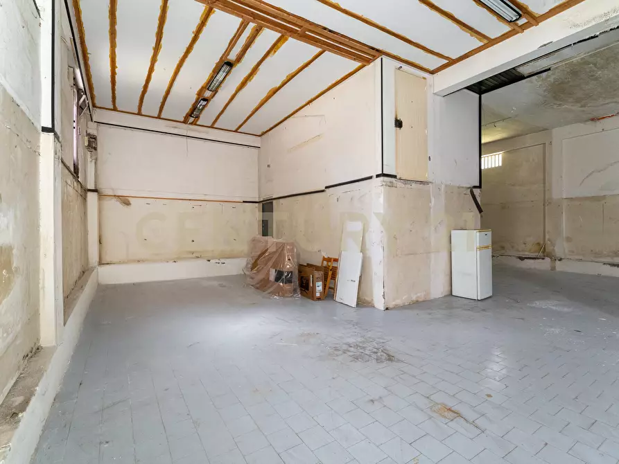 Immagine 15 di Magazzino in vendita  in Via Antonio de Curtis 27 a Misterbianco