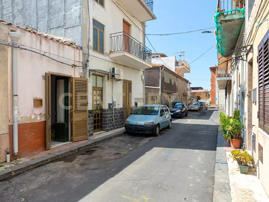 Immagine 1 di Casa indipendente in vendita  in Via Duca di Massa 17/19 a Aci Castello