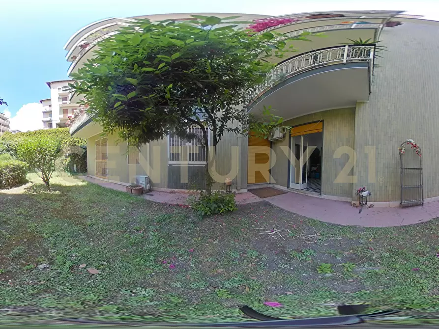 Immagine 45 di Pentalocale in vendita  in Via Grazia Deledda 2 a Catania