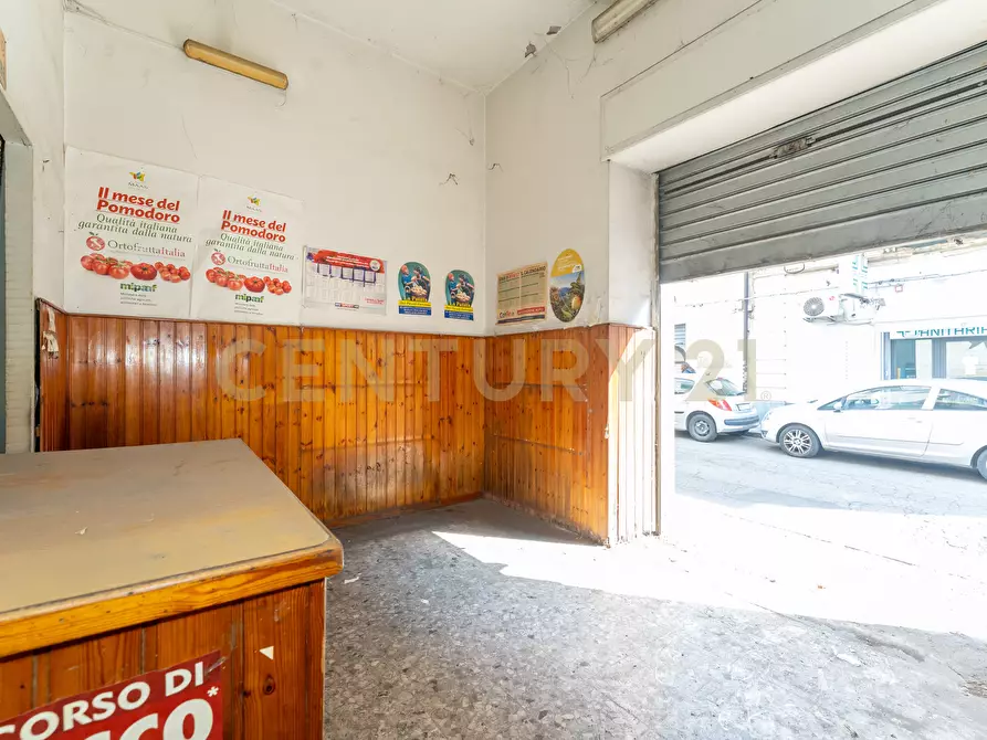 Immagine 11 di Locale commerciale in vendita  in Via del Bosco 107 a Catania