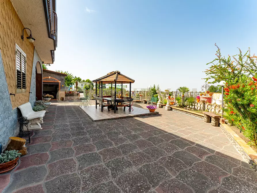 Immagine 10 di Villa in vendita  in Strada Provinciale 158 a Biancavilla