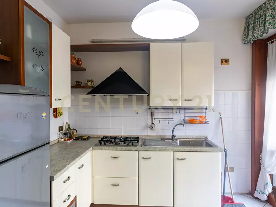 Immagine 9 di Quadrilocale in vendita  in Via Bartoli 5 a Follonica