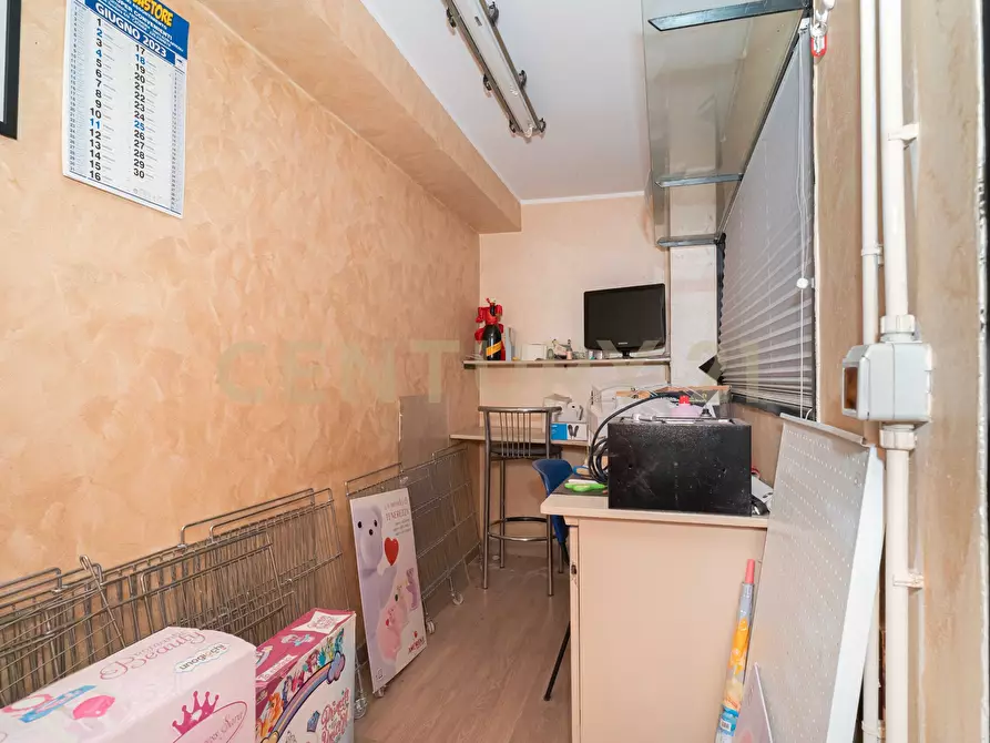 Immagine 15 di Locale commerciale in vendita  in Viale San Teodoro 4i a Catania