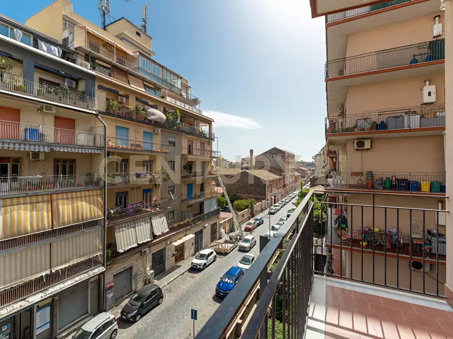 Immagine 34 di Trilocale in vendita  in Via Grasso Finocchiaro 75 a Catania