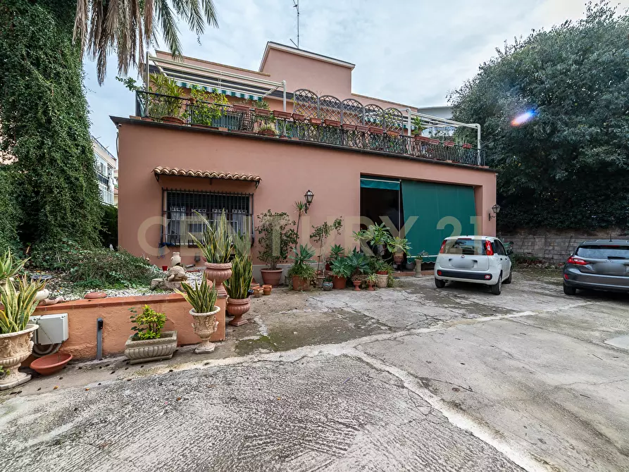 Immagine 1 di Villa in vendita  in Viale Scala Greca a Siracusa